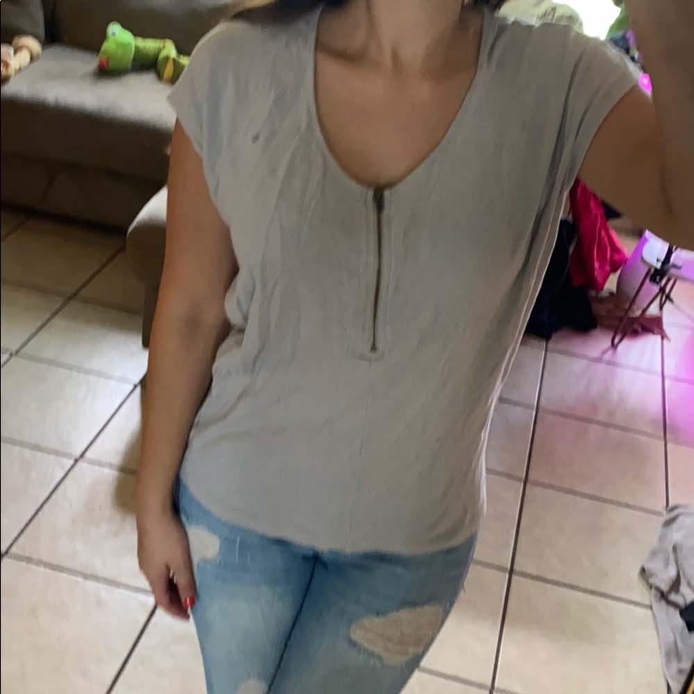 Grey top